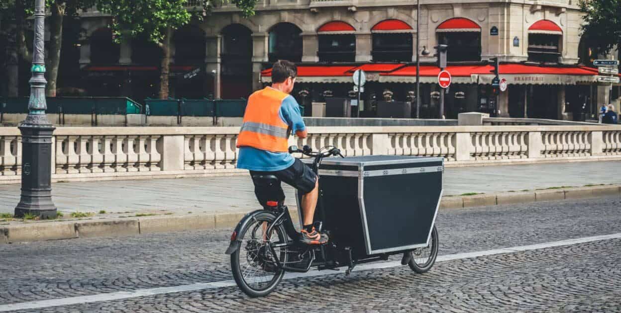 transport marchandise avec un vélo triporteur électrique