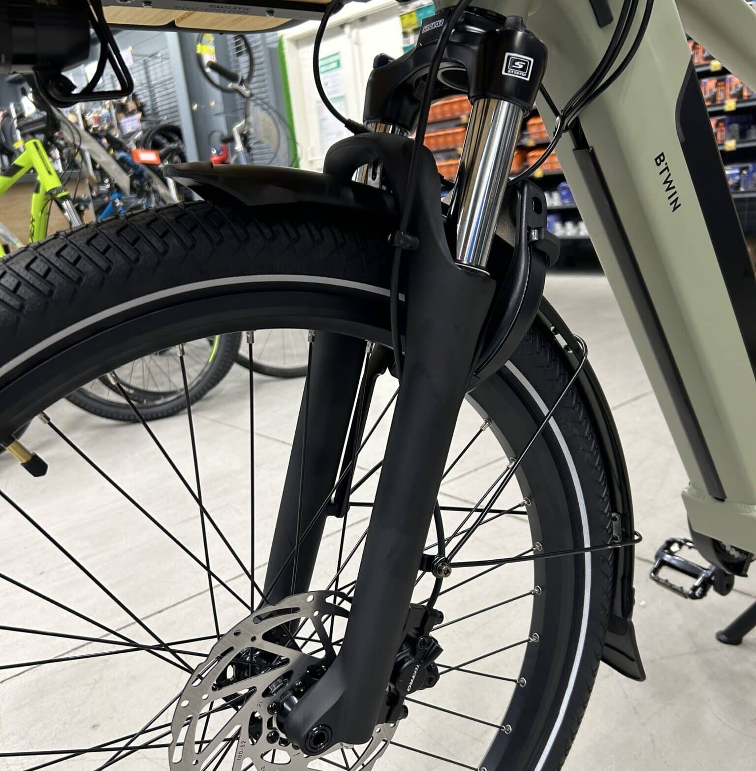 Suspensions avant SR Suntour du vélo cargo R500E