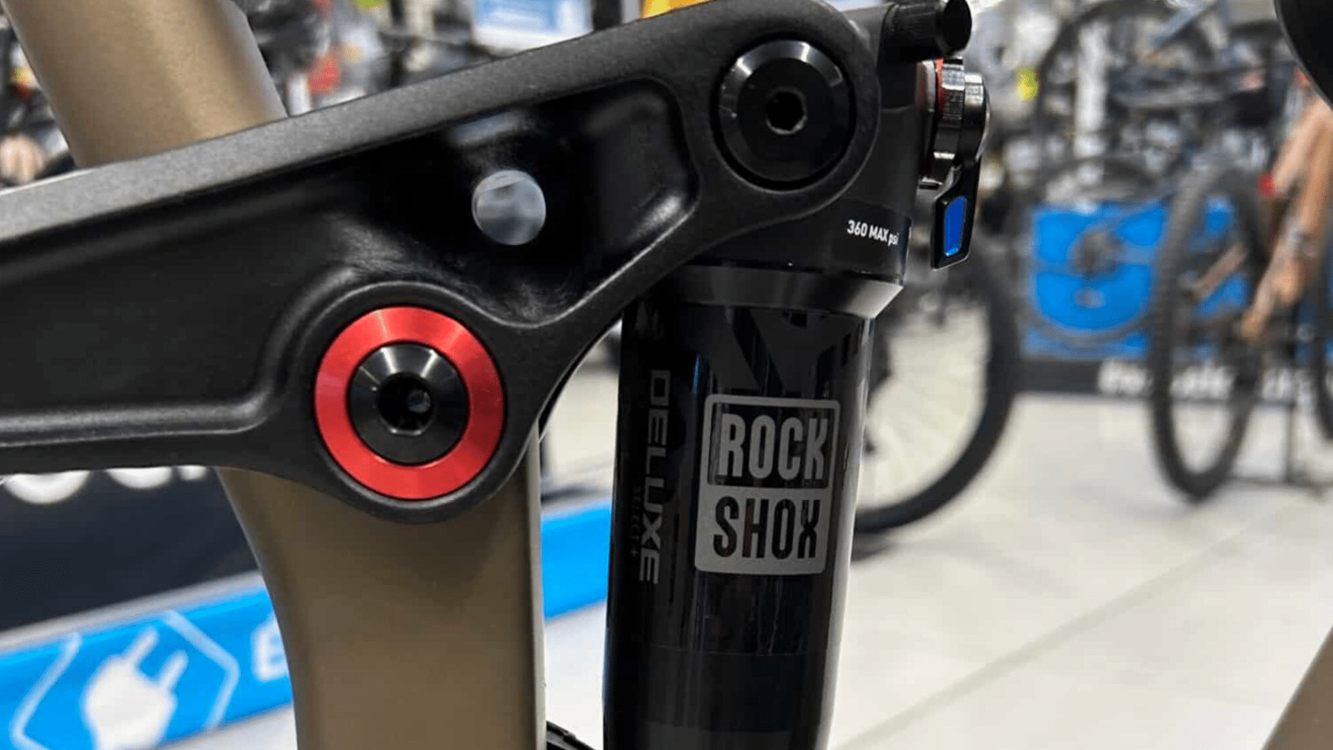 Amortisseur RockShox Deluxe Select du Stilus E-All Mountain avec technologie DebonAir