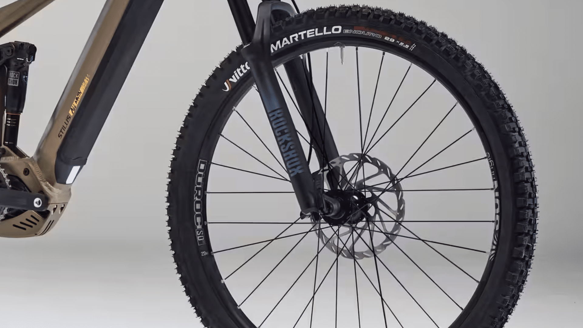 Roues Sun Ringle Duroc 30 COMP et pneus Vittoria Martello montés sur le Stilus E All Mountain