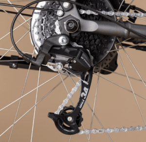 Dérailleur arrière d'un vélo électrique Decathlon Elops