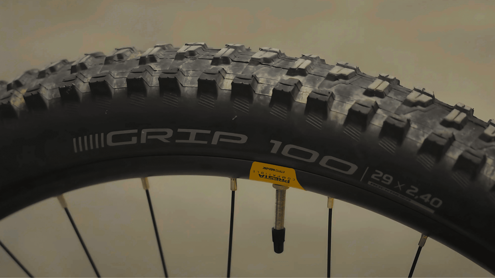 Pneu Rockrider Grip 100 du Rockrider E-Expl 520