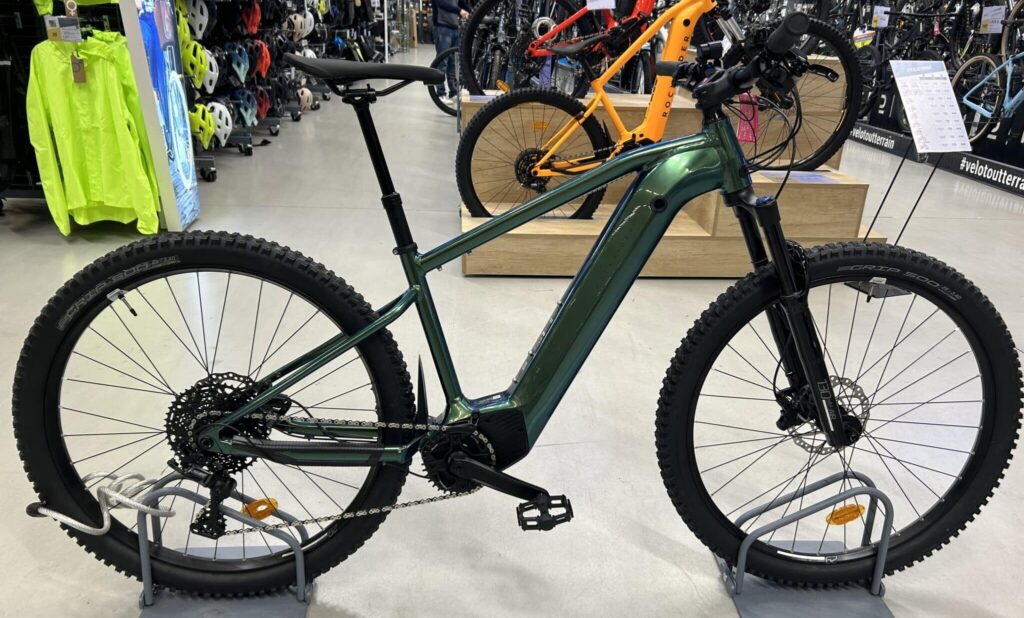 Rockrider E-EXPL 700 : On a testé le vélo VTT électrique semi-rigide du magasin Decathlon. Voici notre avis !