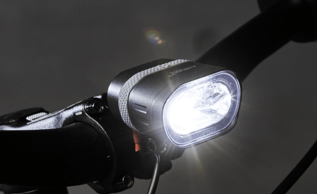phare avant de 40 lux du Elops Speed 900E