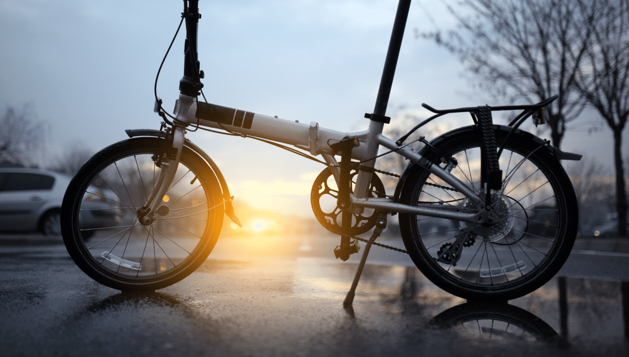 vélo pliant électrique coucher de soleil