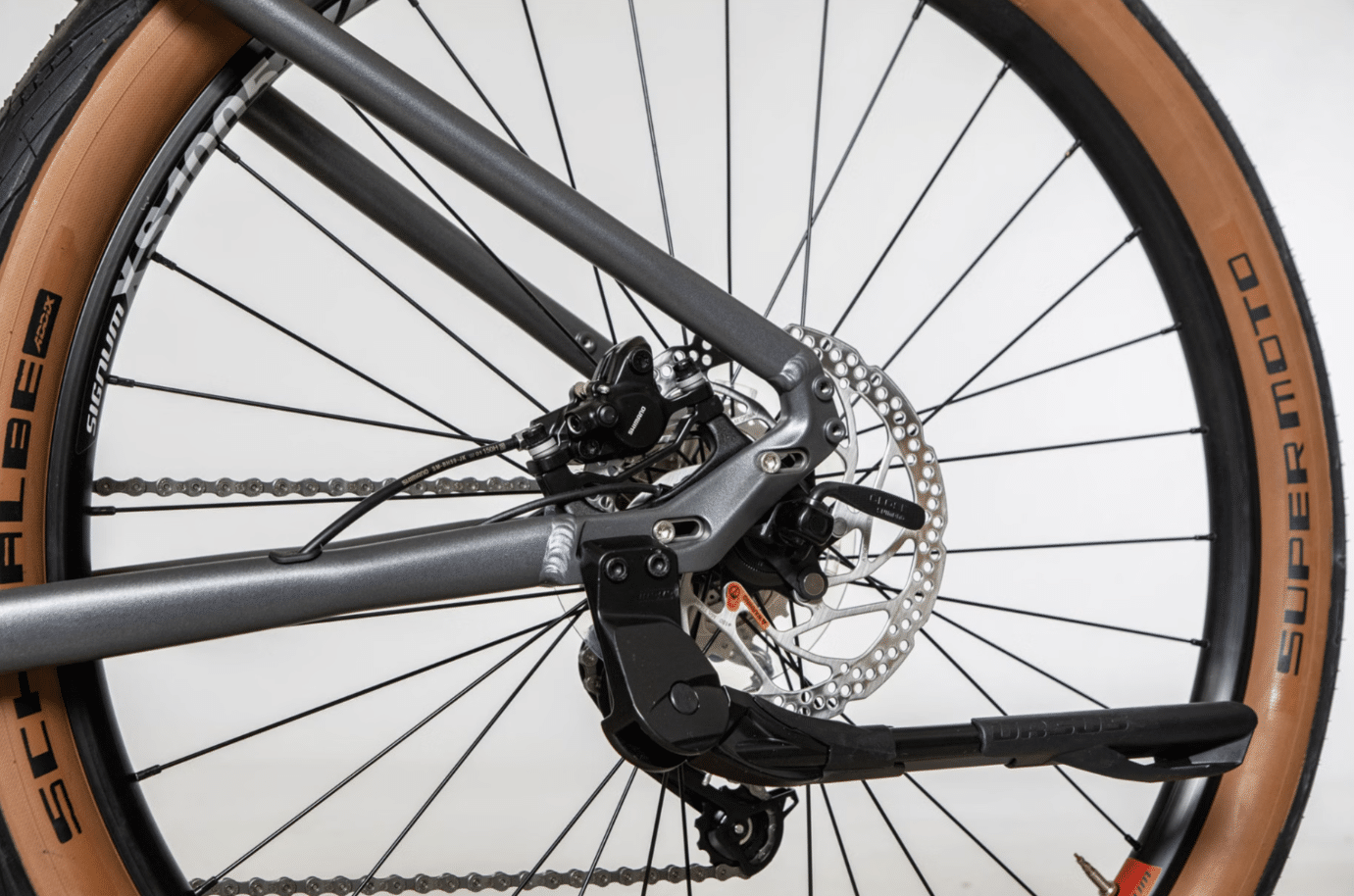 Freins à disque hydrauliques Shimano BR-MT200 du Bicyklet Gabriel