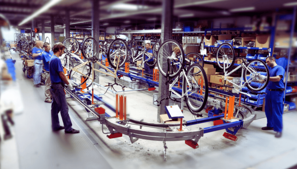 Vélos électriques : essor fulgurant en Europe malgré une industrie en difficulté et des défis