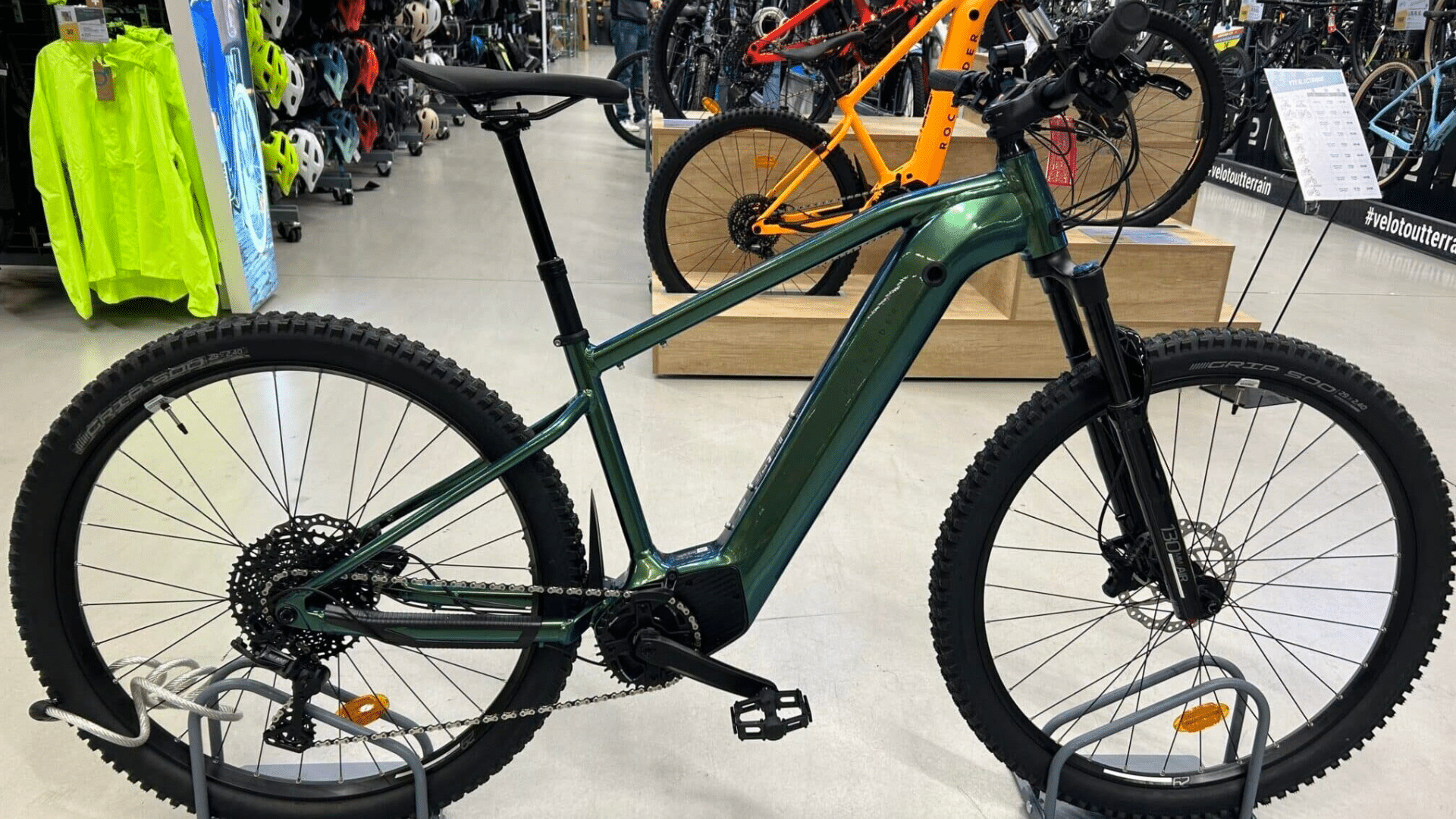 Présentation du VTT électrique semi-rigide Rockrider E-Expl 700
