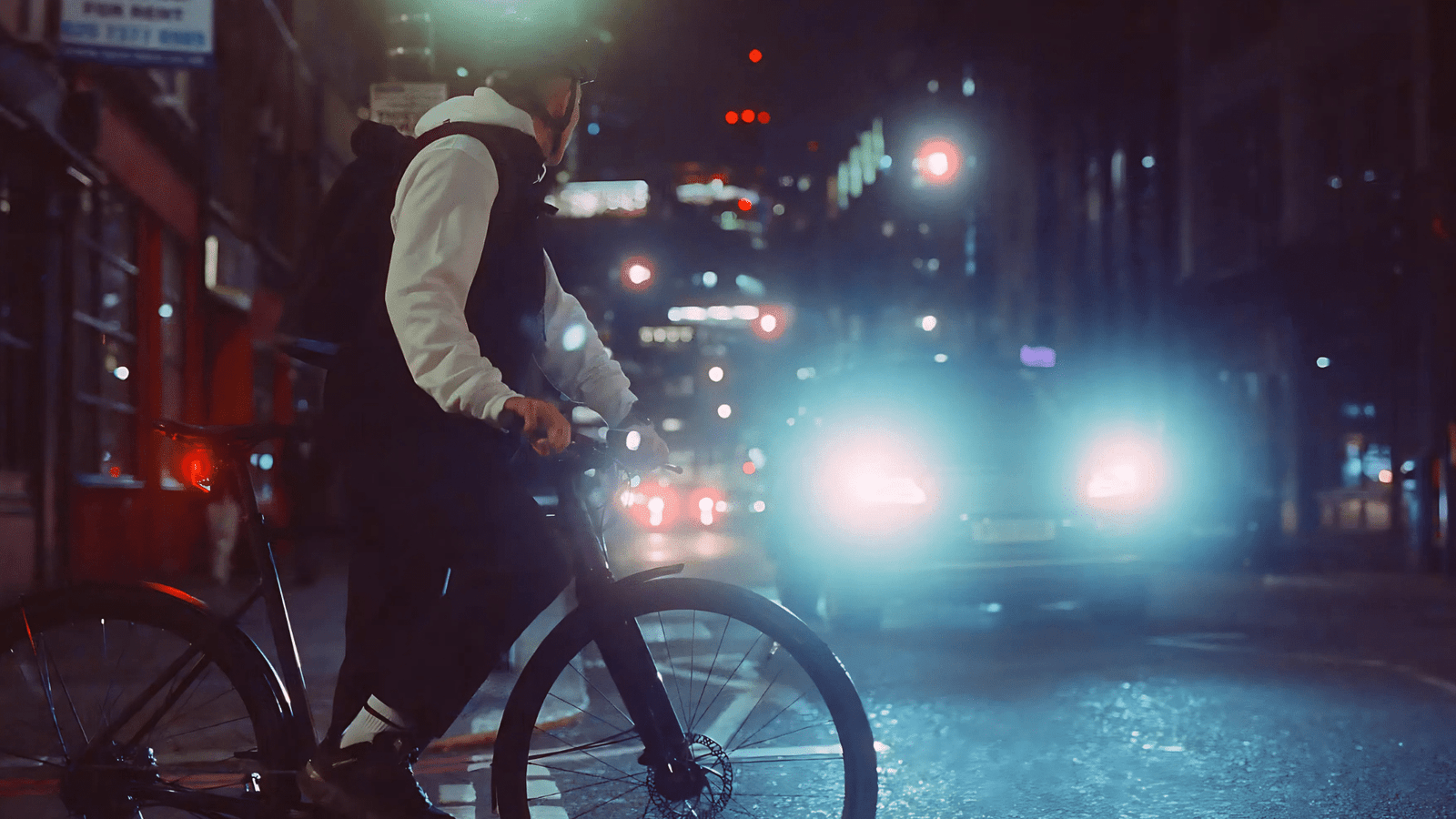 Btwin Speed 900E dans la nuit