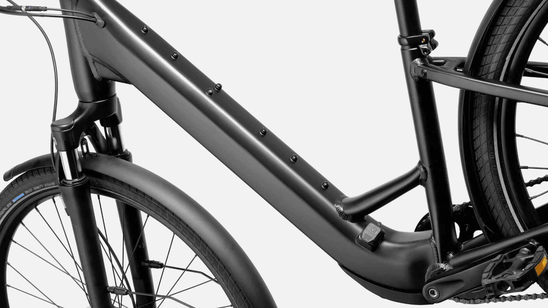 Le cadre bas du vélo électrique Cannondale Mavaro Neo SL 1