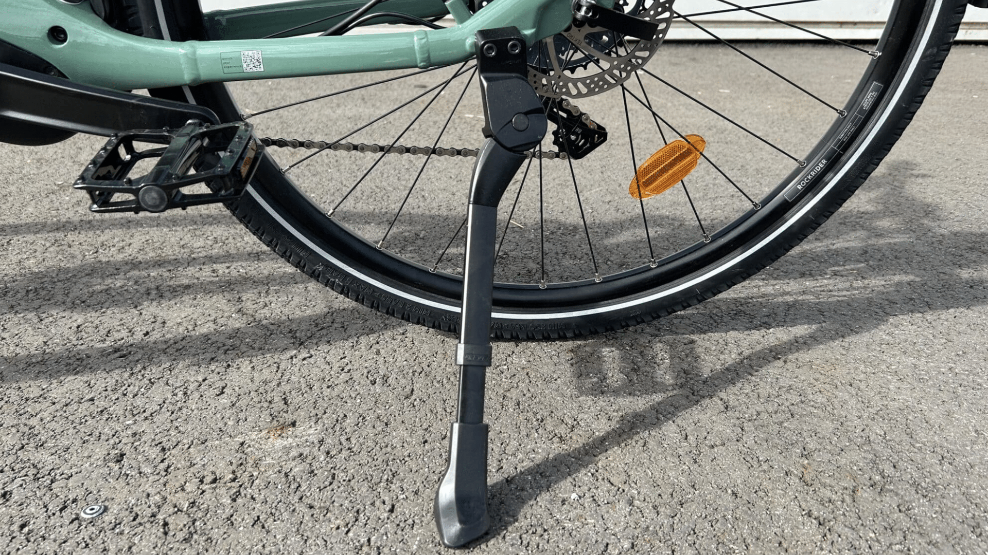 La béquille aluminium du Rockrider E-ACTV 500