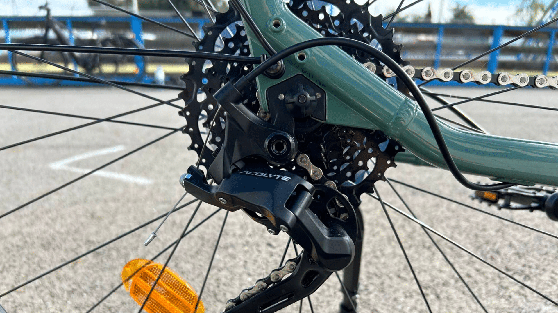 Dérailleur MicroShift Acolyte 8 vitesses avec système antidéraillement du E-ACTV 500