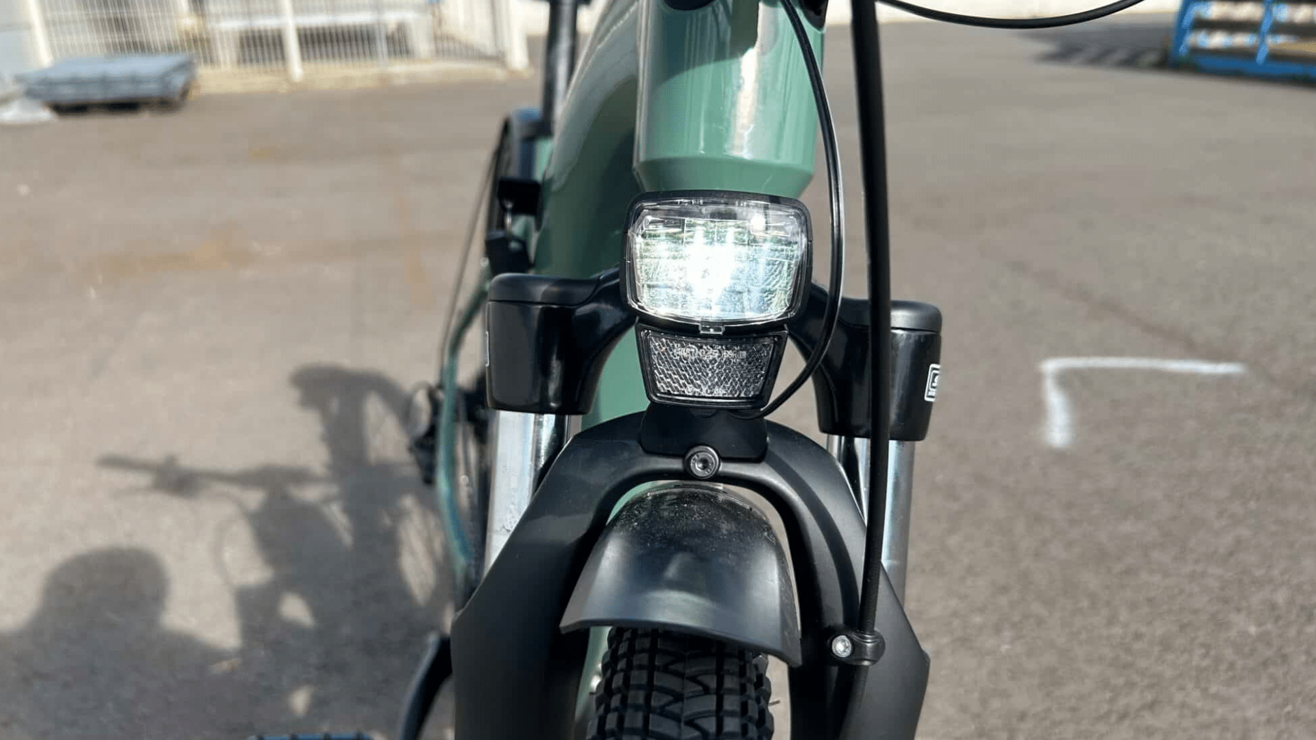 Éclairage LED avant du Rockrider E-ACTV 500