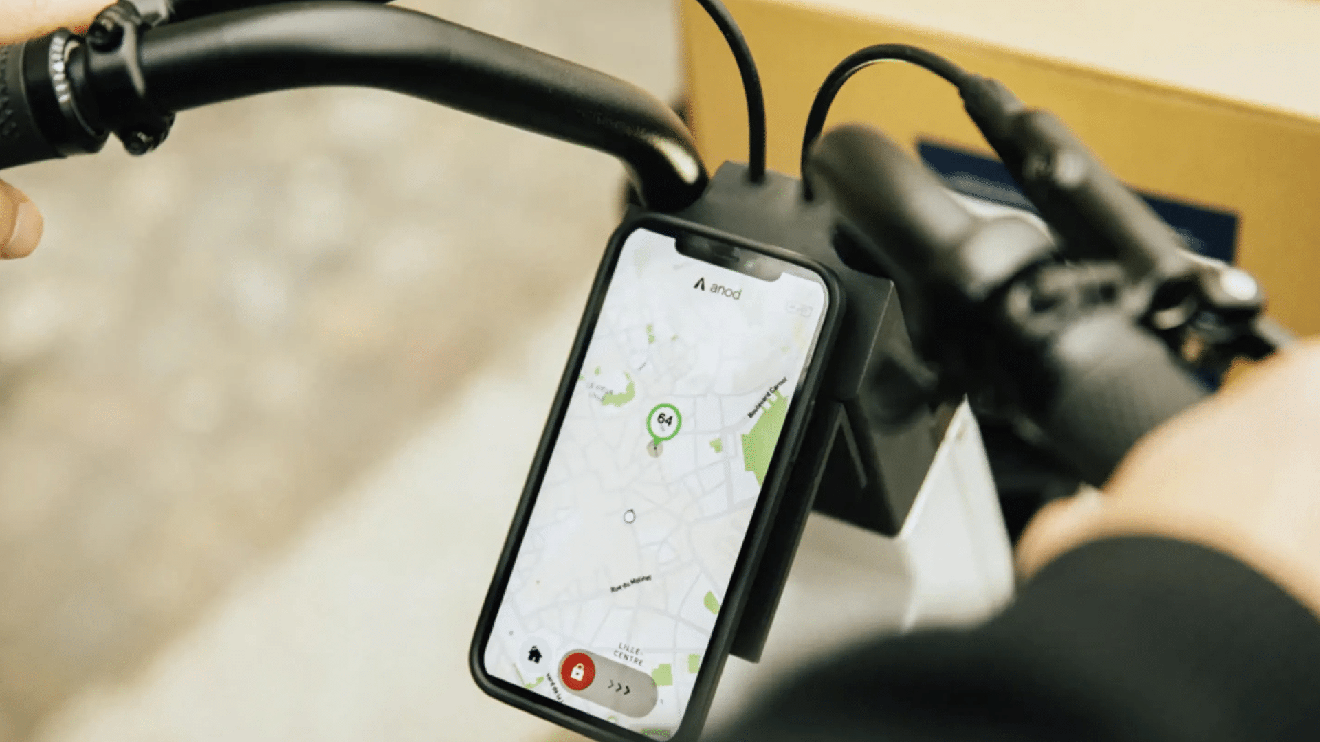 nterface connectée de l’Anod Hybrid 2 avec géolocalisation et verrouillage intelligent