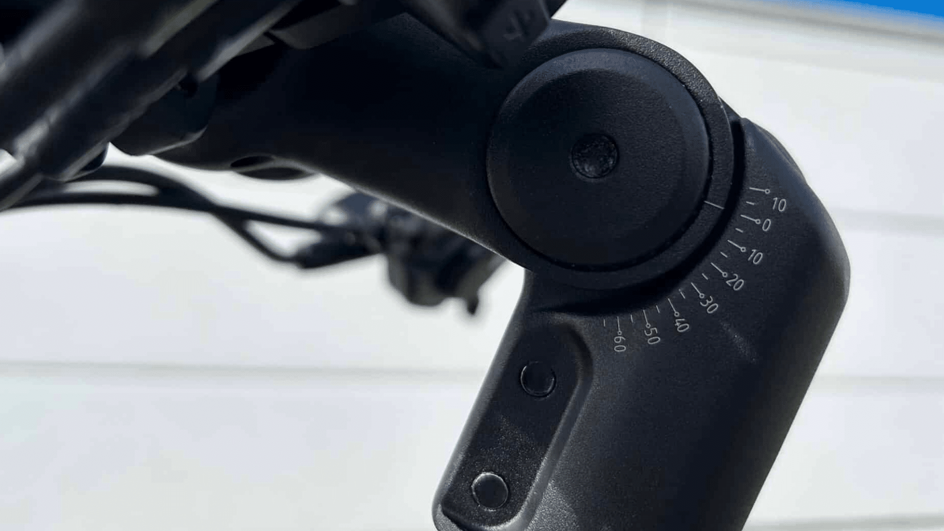 La potence ajustable et réglable du Rockrider E-ACTV 500