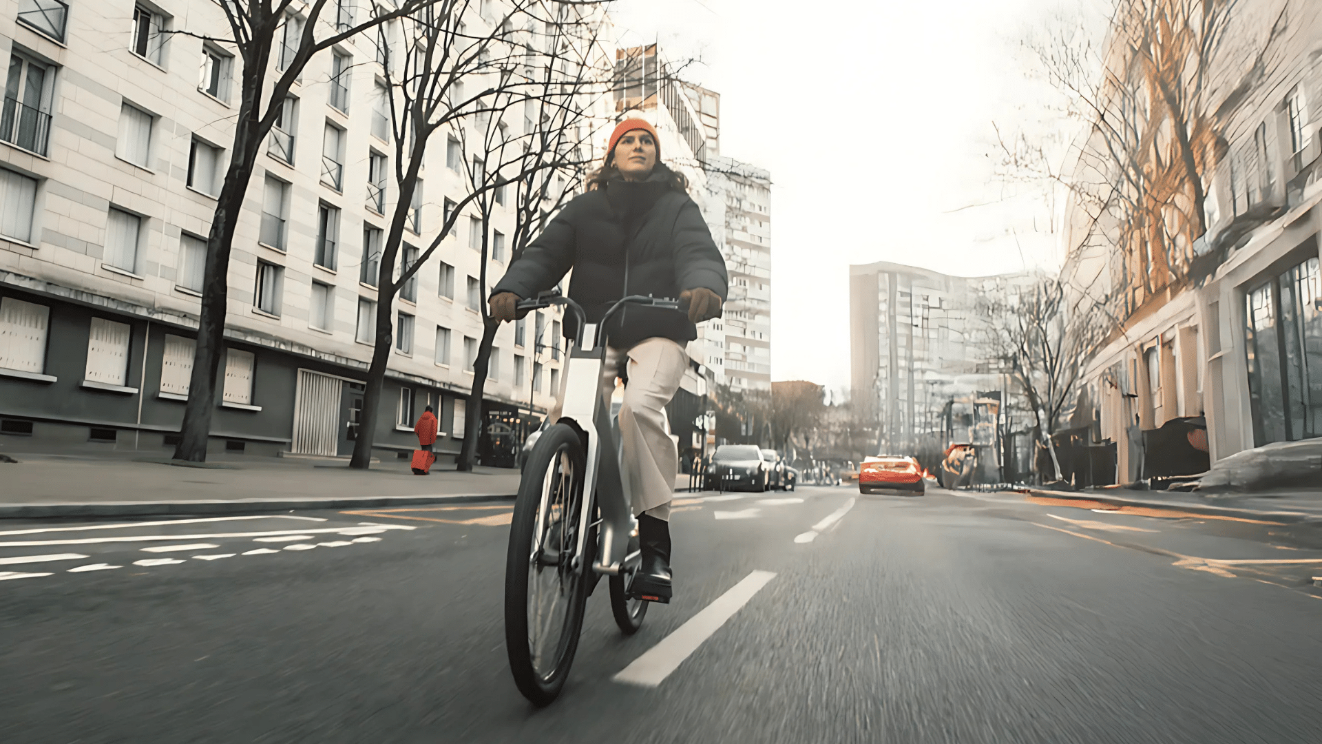 Détails haut de gamme de l’Anod Hybrid 2 : éclairage intégré, selle ergonomique et guidon ajustable