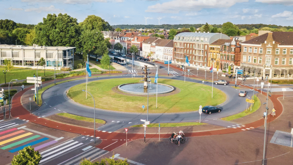 Sécurité à vélo : Paris teste les ronds-points à l’hollandaise pour mieux protéger les cyclistes