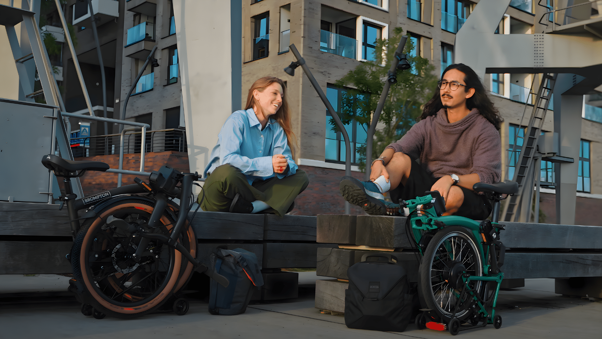 Vélo pliant électrique Brompton T Line équipé du moteur e-Motiq compact et léger