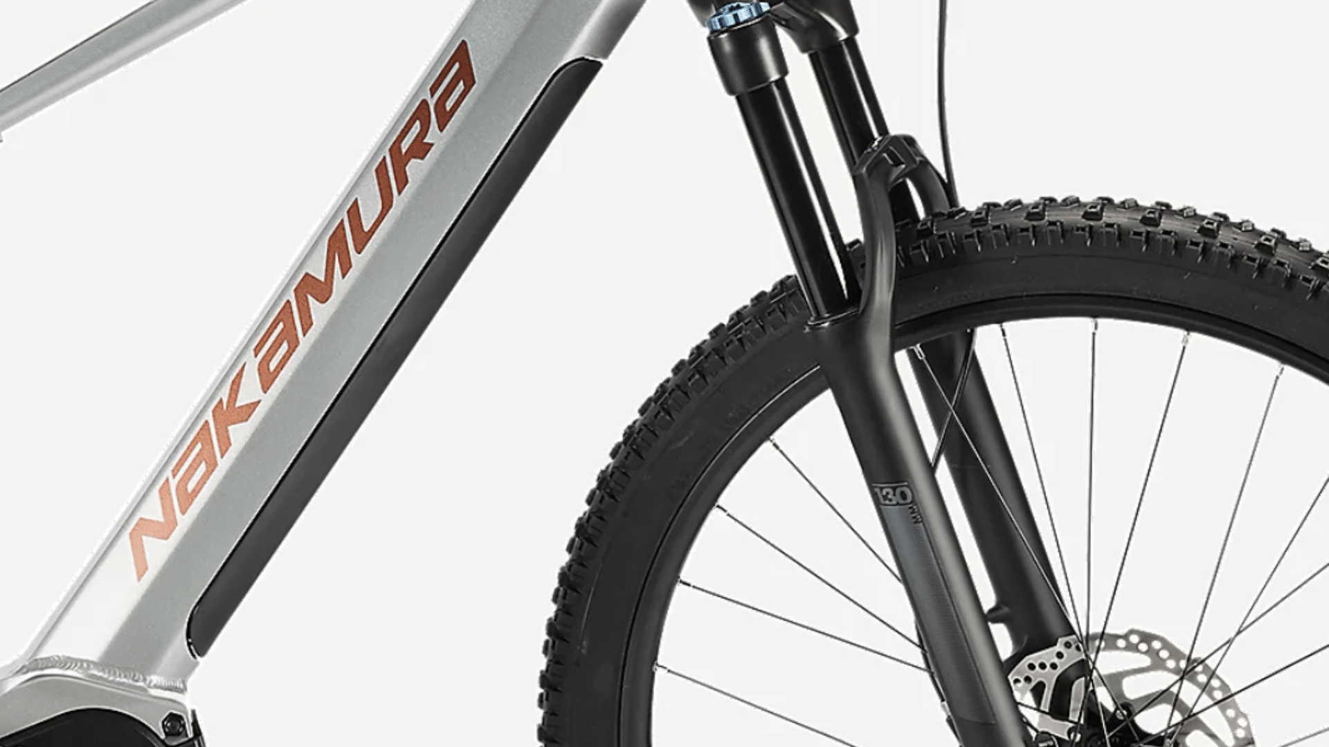 Fourche 130 mm du Nakamura E-Summit 940 LTD absorbant les irrégularités du terrain