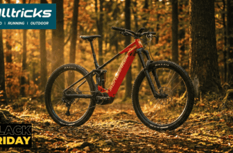 VTT électrique Mondraker Chaser R rouge en forêt, promotion Black Friday chez Alltricks