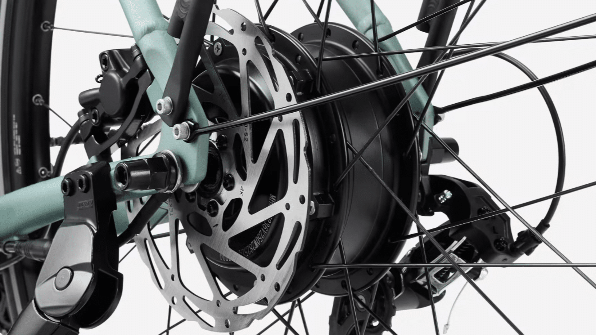 Moteur du vélo électrique Elops LD 500 de Decathlon, conçu à Lille, offrant une assistance fluide et naturelle grâce à un couple de 45 Nm.