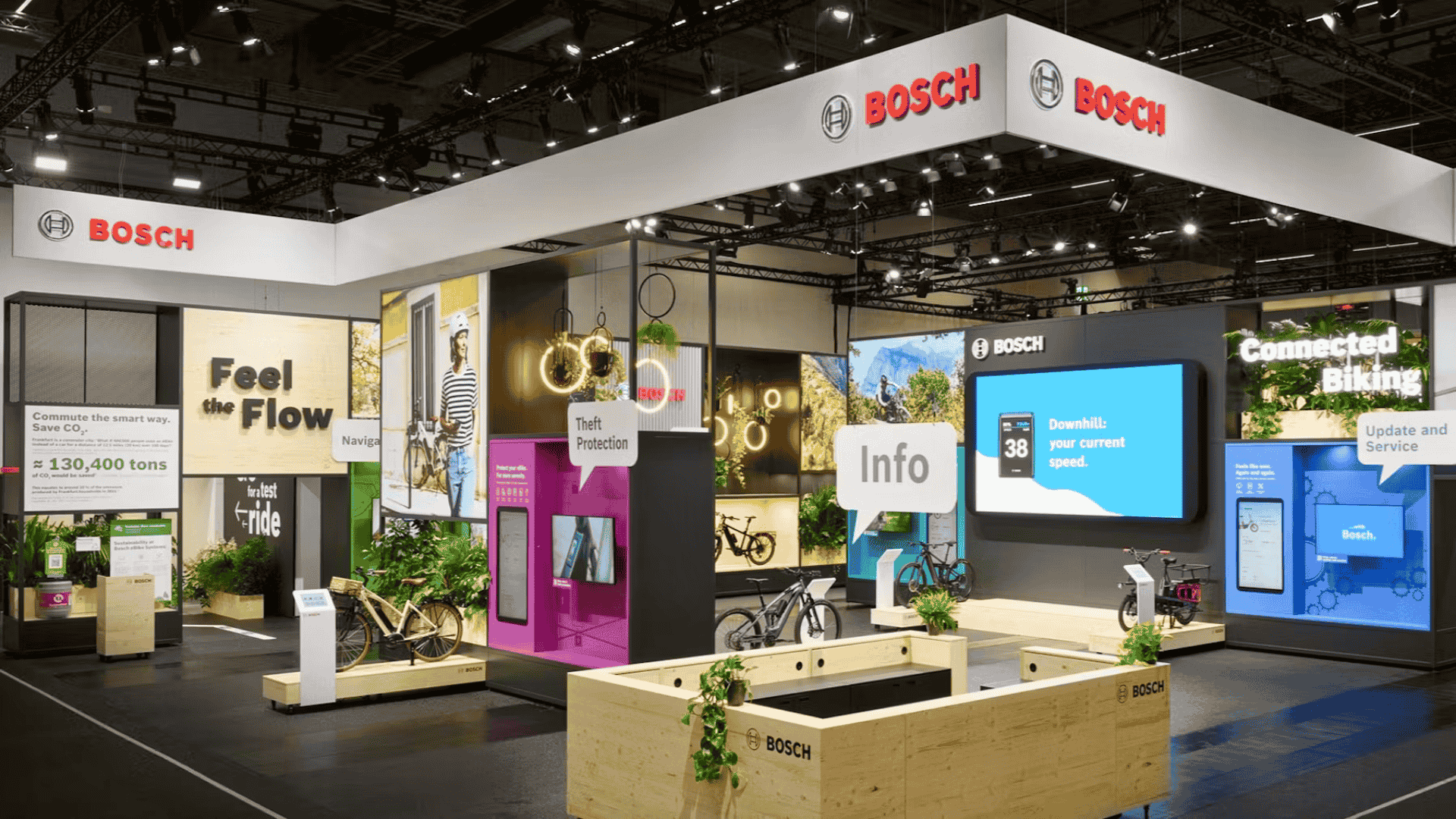 Stand Bosch eBike Systems à l’Eurobike, écrans “Connected Biking”, zones d’info et vélos exposés dans un espace lumineux et moderne