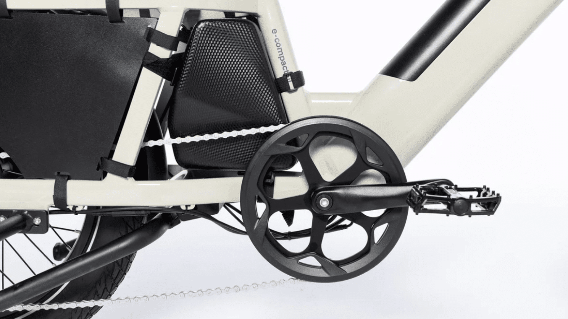 Transmission Shimano Tourney 7 vitesses et freins hydrauliques du Moma Bikes E-Compactail