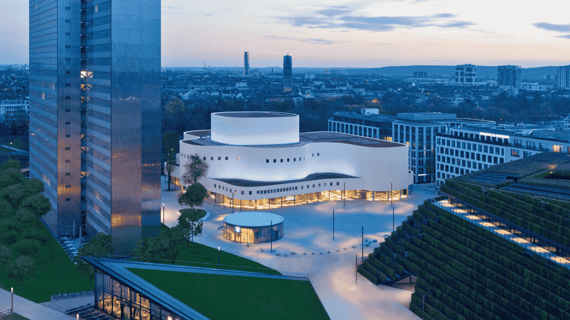 Vue du Gustaf-Gründgens-Platz à Düsseldorf, futur Urban Hub de Cyclingworld Europe 2026, entouré d’architectures modernes.