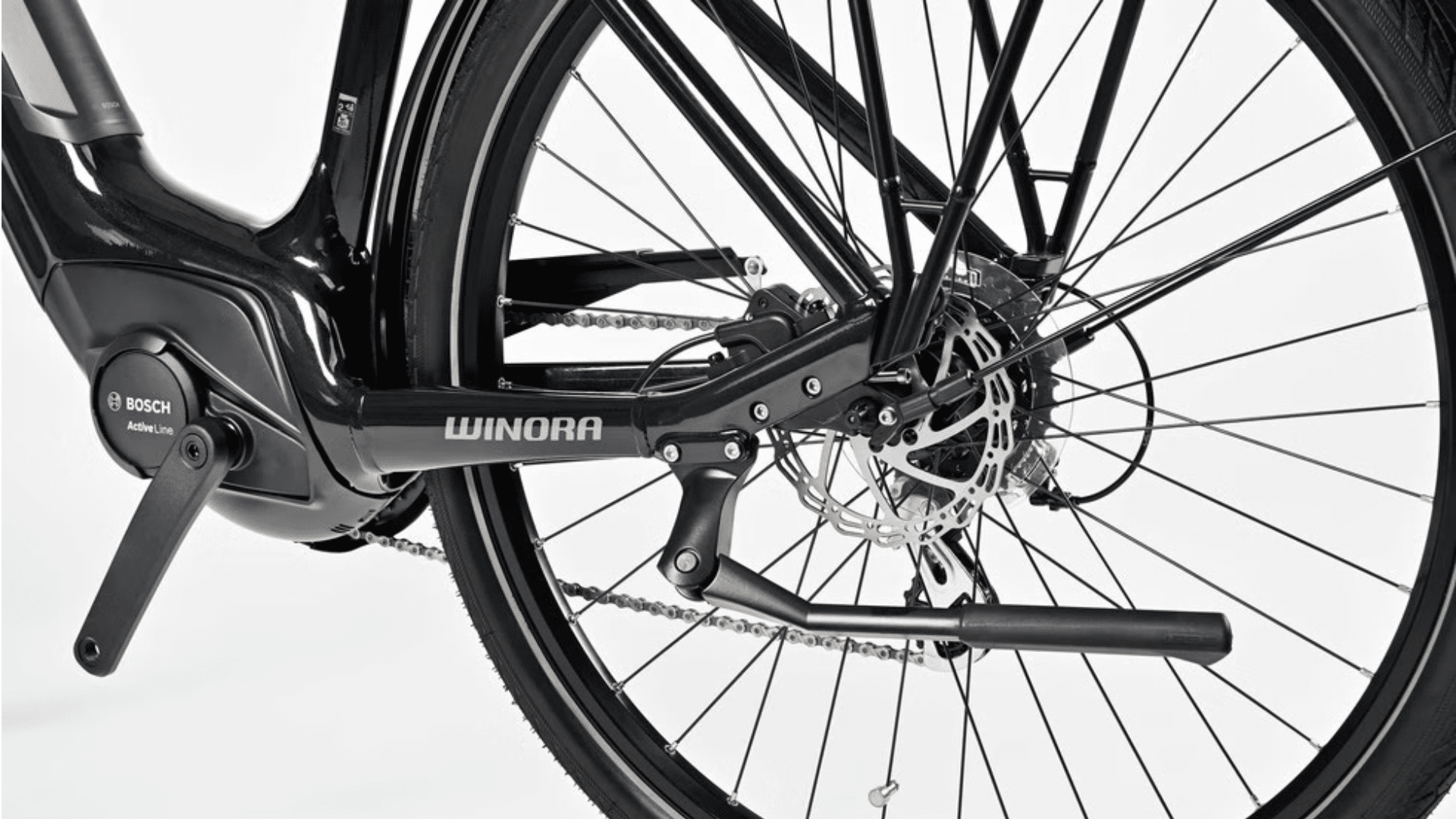 Moteur Bosch Active 40 Nm et batterie 500 Wh intégrée du vélo électrique de ville Winora Tria X7 Low.