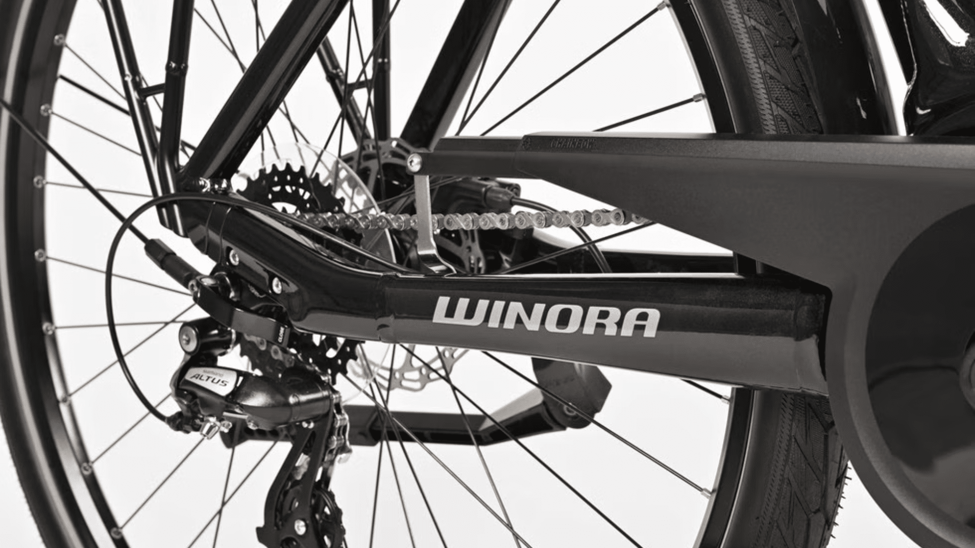 Moteur Bosch Active 40 Nm et batterie 500 Wh intégrée du vélo électrique de ville Winora Tria X7 Low.