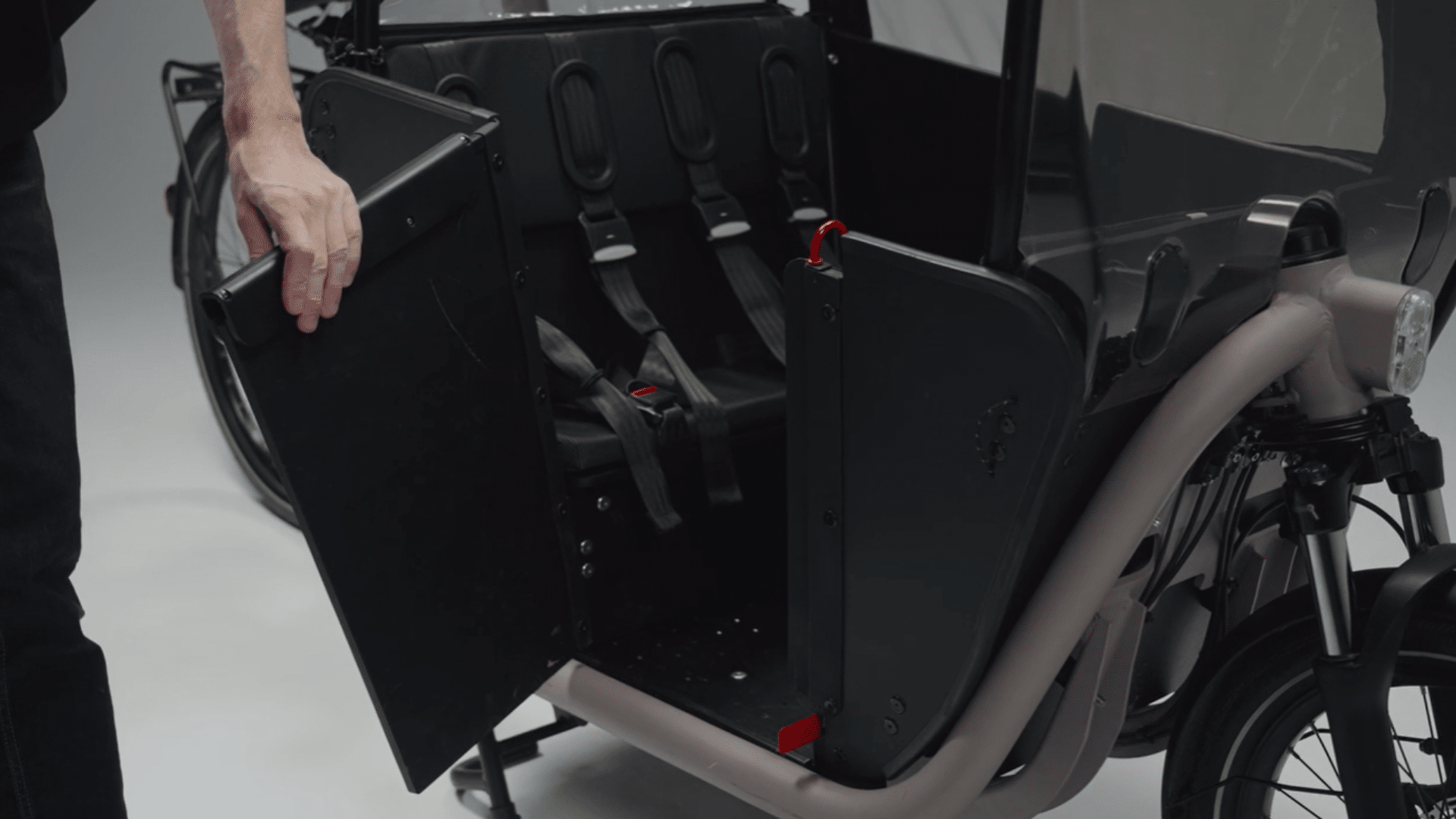 Porte latérale anti-pincement de la caisse Btwin F900E pour enfants